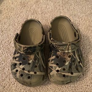 Toddler crocs